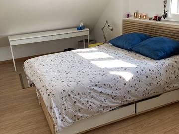 Roomlala | Metro 7 - Quarto amplo e banheiro privativo em casa a 8 minutos de distância