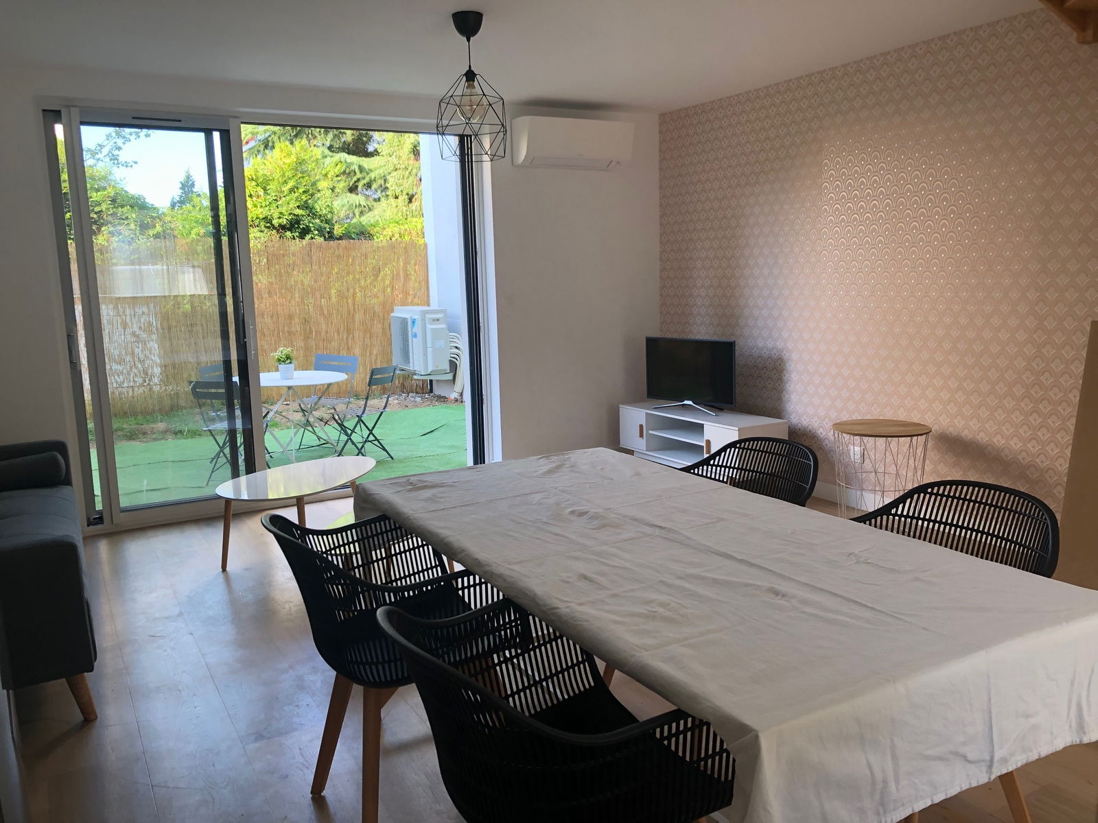 Entire Home Caluire-et-Cuire 239699