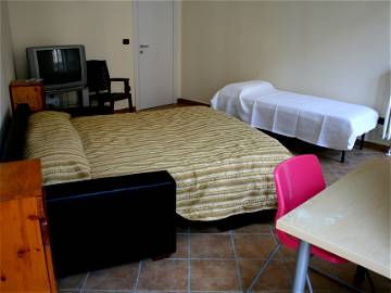 Roomlala | Milan - Large Room For 1 Or 2 Persons