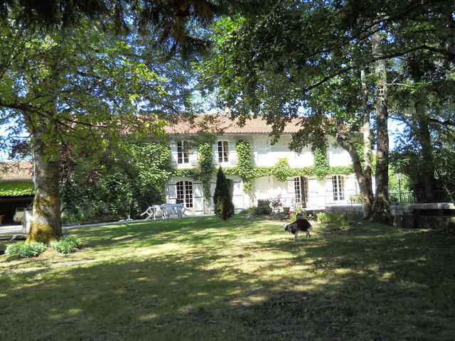 Entire Home Saint-Paul-Lizonne 46865