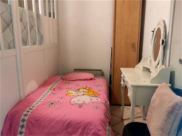 Roomlala | Mini-Ecke Des Wohnzimmers Zu Vermieten (ausschließlich Für Mädchen)