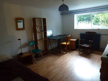 Roomlala | Møbleret værelse til leje i hus