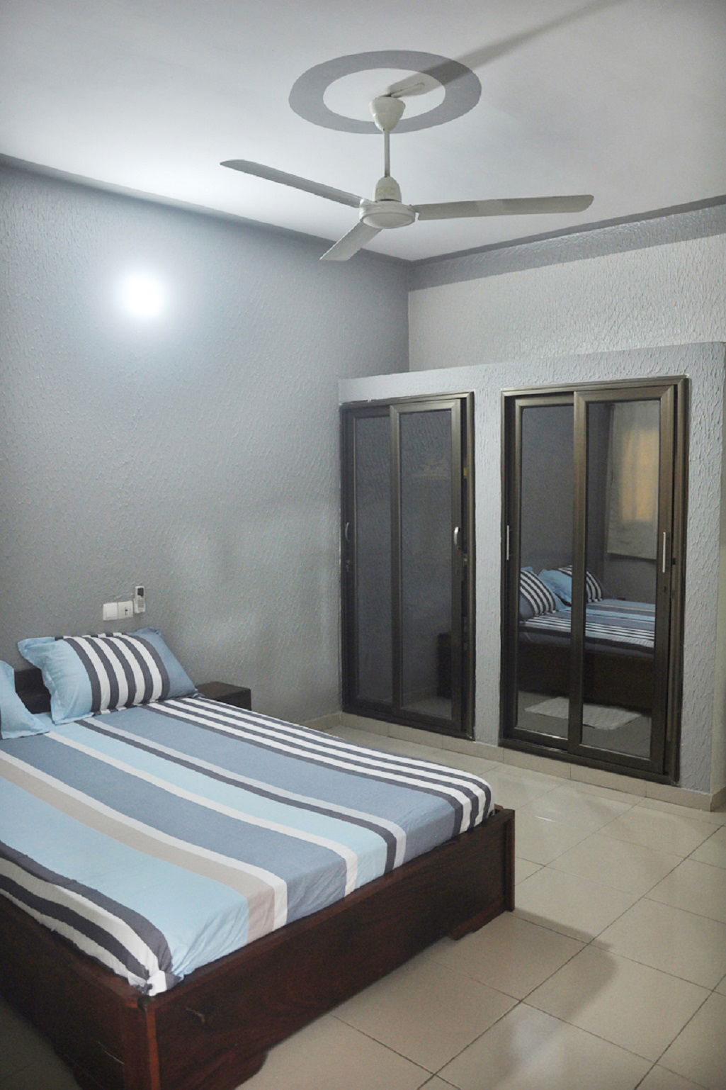 Unabhängiges Studio Agouenyive 107023