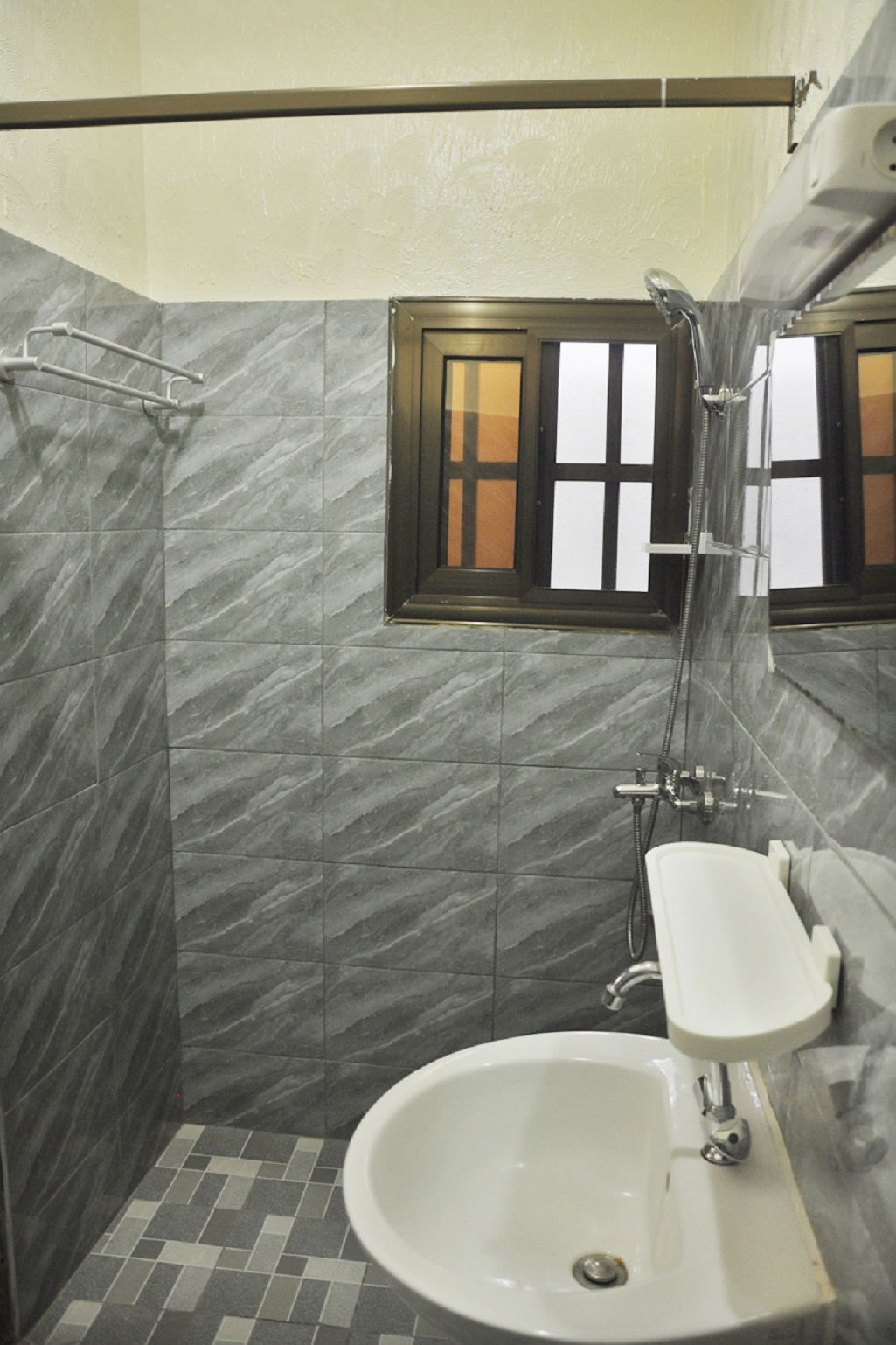 Unabhängiges Studio Agouenyive 107023