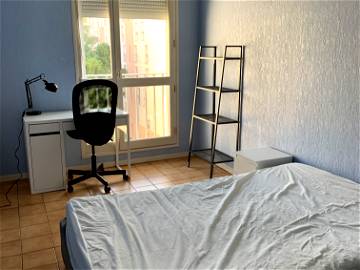 Roomlala | Möbliertes Colocation-Zimmer Artem mit 3 Schlafzimmern, alles inklusive