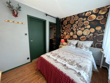 Roomlala | Möbliertes Mehrbettzimmer mit Swimmingpool