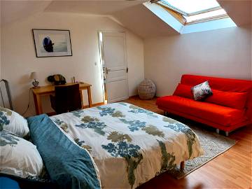 Roomlala | Möbliertes Zimmer in einem Privathaus – Luxusvilla – Goyrans