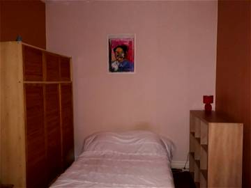 Roomlala | Möbliertes Zimmer Zu Vermieten In Einem Haus