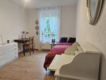 Roomlala | Habitación amueblada con vistas al patio, tranquila y céntrica.