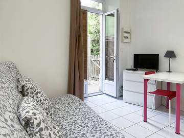 Roomlala | Monolocale Con Terrazza Privata Grammont/Blaise Pascal District