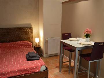 Roomlala | Montauban Historical Center Independent Room Overlooking