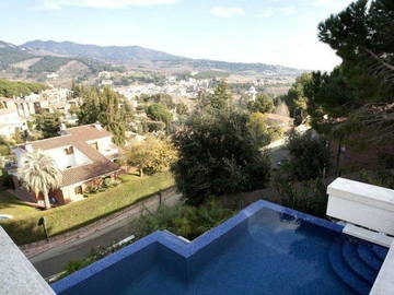 Roomlala | Moradia com piscina interior para alugar em Alella 