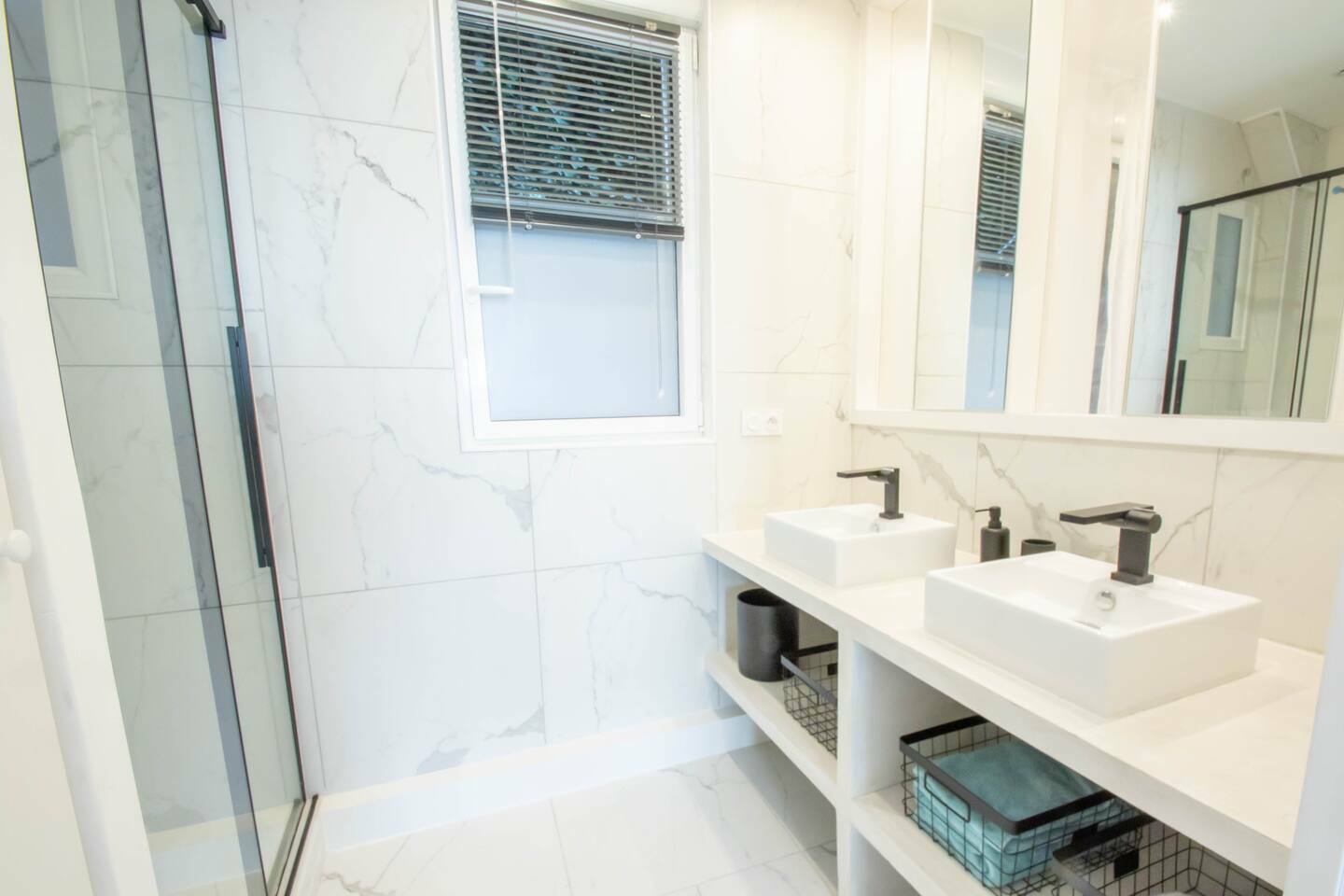 Hela Huset Issy-les-Moulineaux 242138