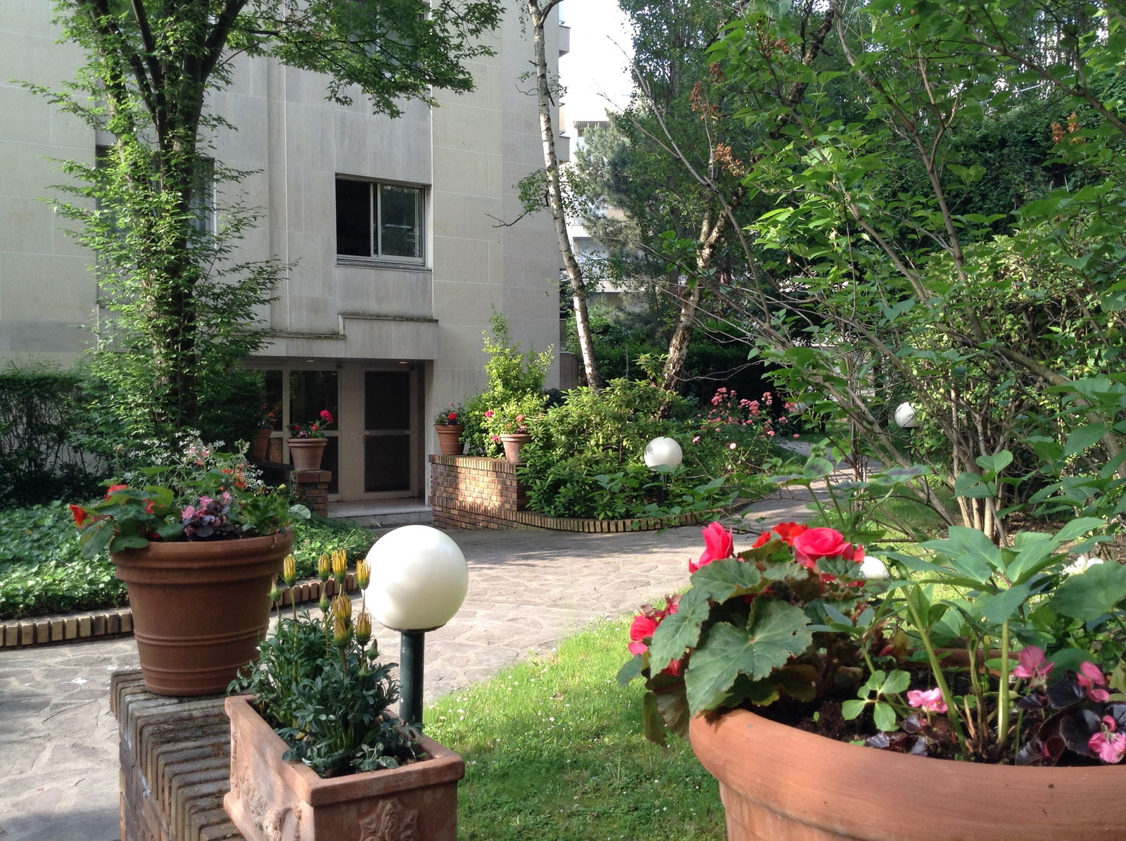 Hela Huset Boulogne-Billancourt 74888