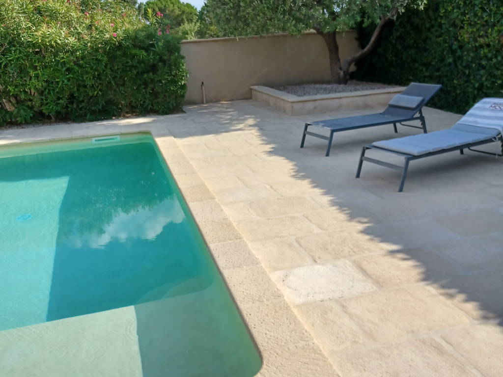 Bed And Breakfast Saint-Hilaire-d'Ozilhan 102079-1