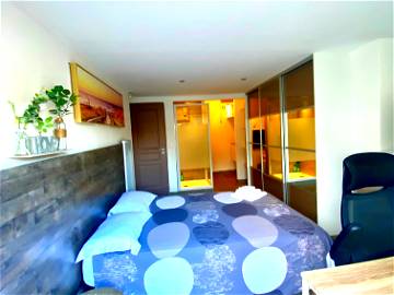 Roomlala | Near FAC, BEAUTIFUL BEDROOM / PRIVATE BATHROOM, NICE COLOCATION