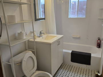 Logement entier à louer à Montréal - photo 16 : salle de bain-16