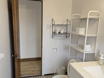 Logement entier à louer à Montréal - photo 20 : salle de bain-20