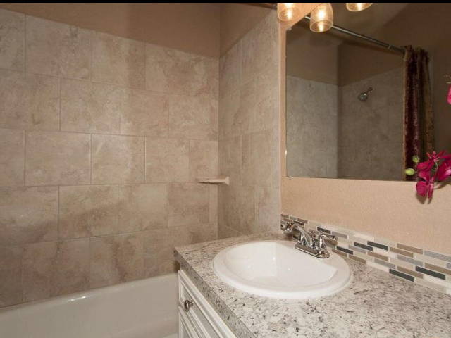 Homestay Tulsa 198330-4