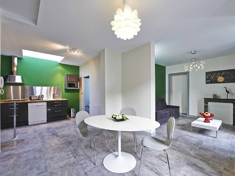 Entire Home Angers 77921-2