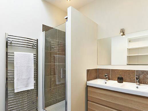 Entire Home Angers 77921-4