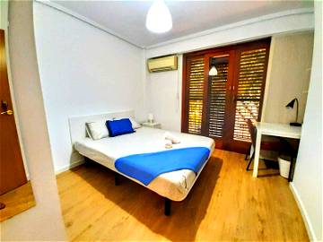 Roomlala | New Rooms In An Ideal Place, A Few Meters From The Train And D