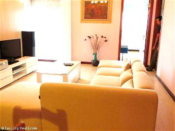 Roomlala | Nice 3 Bedrooms Apartment For Lease