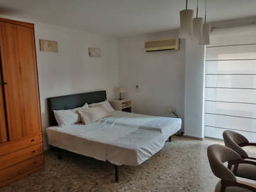 Roomlala | Nice Double Room with Private Balcony for Girls