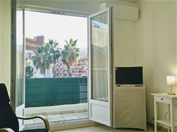 Roomlala | Nice Furnished Studio In Golfe-Juan Close To The Sea