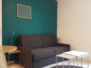 Roomlala | Niedawno umeblowane studio (1998) o powierzchni 20 m2 położone w sercu 13. dzielnicy