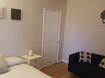 Roomlala | Nieuw ingerichte tweepersoonskamer in West Putn