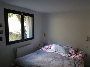 Roomlala | Niezależna sypialnia w nowoczesnym domu