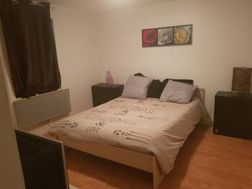 Roomlala | Niezależne, umeblowane mieszkanie położone na parterze w budynku