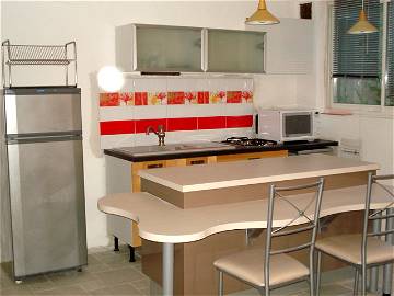 Roomlala | Nîmes, 50 M² Air-conditioned Apartment