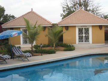 Roomlala | Noclegi typu Bed and Breakfast z basenem 150 m od morza