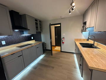 Logement entier à louer à North Vancouver - photo 18 : cuisine-18