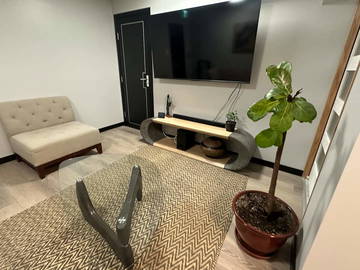 Logement entier à louer à North Vancouver - photo 4 : salon-4