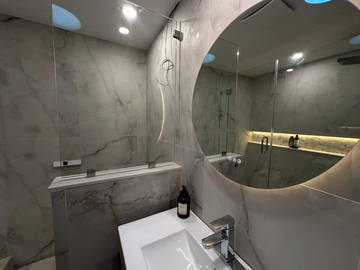 Logement entier à louer à North Vancouver - photo 37 : salle de bain 2-37