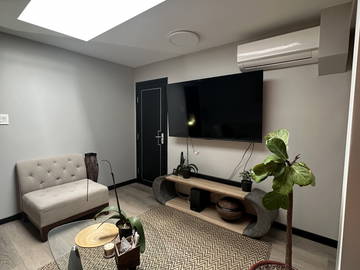 Logement entier à louer à North Vancouver - photo 7 : salon-7
