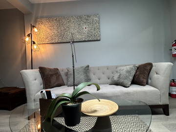 Logement entier à louer à North Vancouver - photo 13 : salon-13