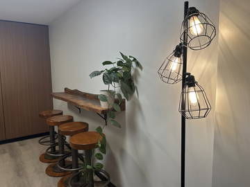 Logement entier à louer à North Vancouver - photo 16 : salon-16