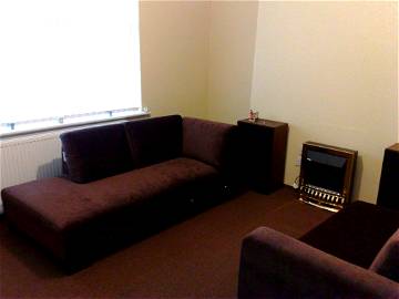 Roomlala | Nottingham City, 3bedroom SHARED House, Minver