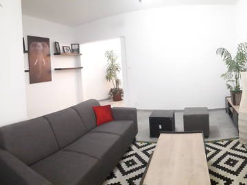 Roomlala | Nova acomodação compartilhada de 4 quartos em GILLY perto de HELHA