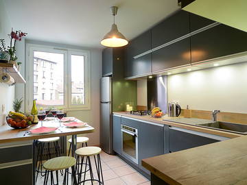 Roomlala | Novo apartamento compartilhado a 3 minutos a pé da universidade!