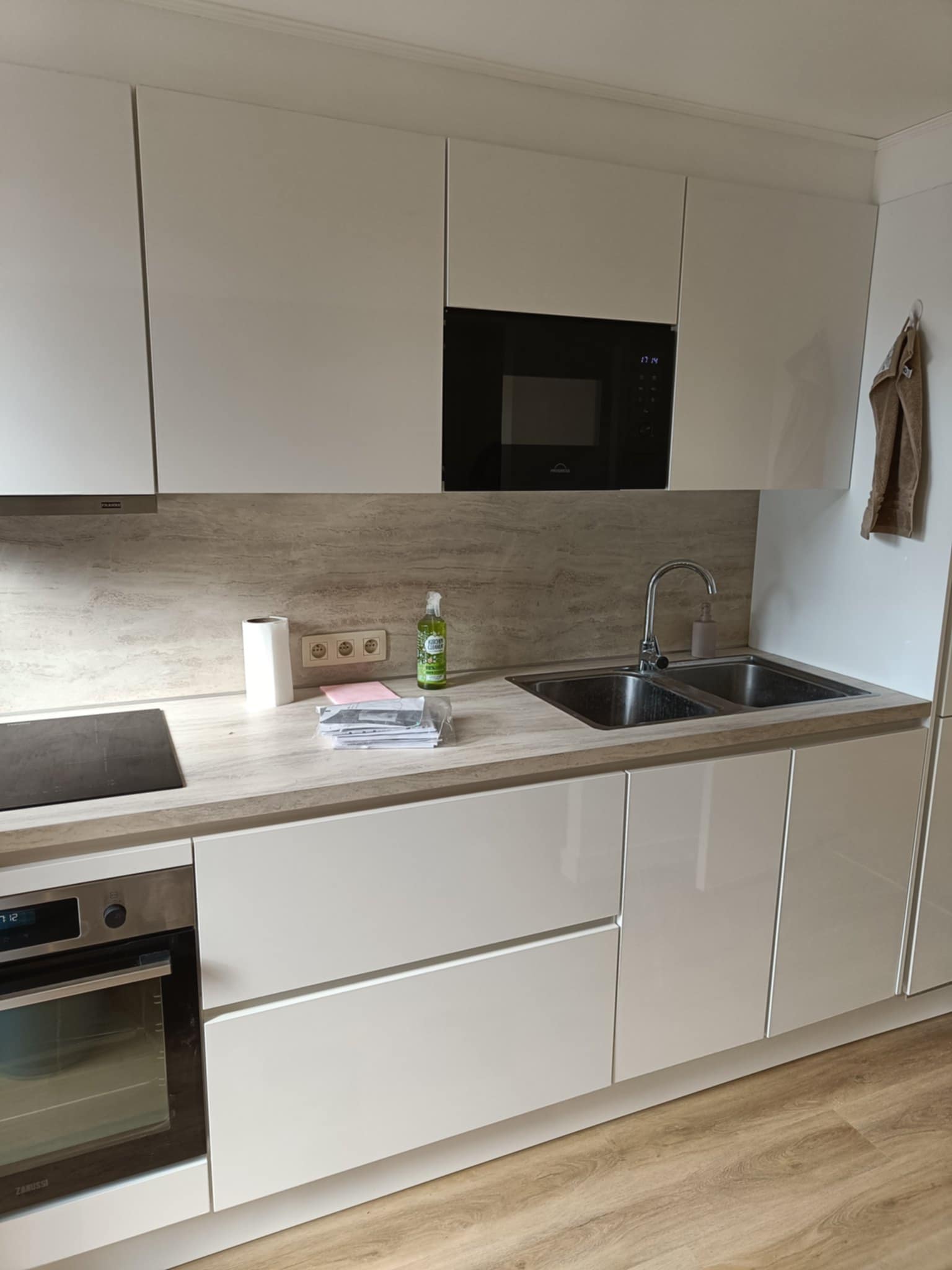 Delat Boende Mons 624710