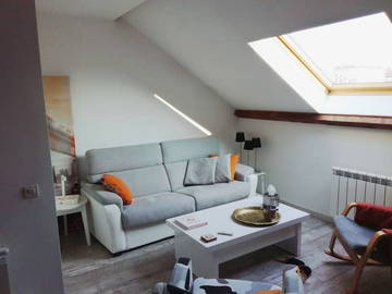 Roomlala | --O Santuário-- Sofá-cama em sala de estar espaçosa