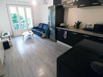 Roomlala | Odnowiony apartament o powierzchni 85 m² z salą kinową