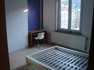 Roomlala | Odnowiony umeblowany dom: 4 piętro, wspólne mieszkanie