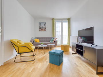 Roomlala | Oferecendo um quarto em um apartamento compartilhado