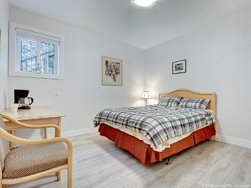 Private Room West Vancouver 249987-2